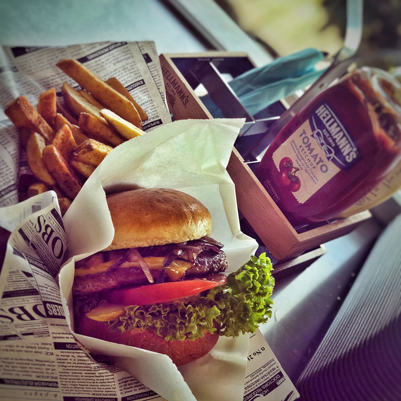 Burger mit Pommes